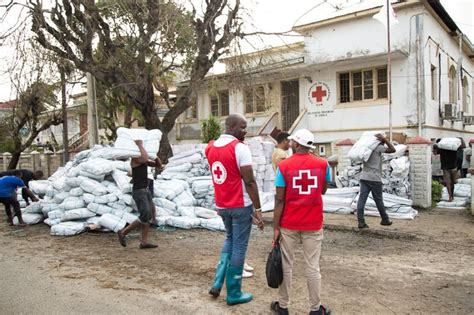 Mozambique Mourns Zimbabwe Death Toll Rises From Cyclone Idai Cbc News