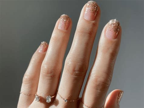 Short Christmas Nail Ideas We Want To Copy This December