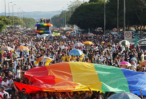 Parada Gay 2015 em Brasília Congresso Nacional domingo 28 06 2015 Guia da Semana