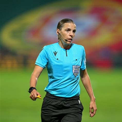 El Arbitraje Femenino Har Historia Dirigiendo El Primer Partido En Un