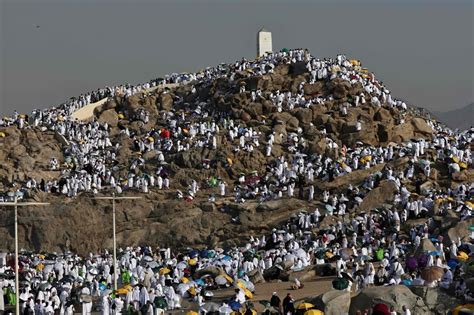 الحجاج يتوجهون اليوم إلى منى في اليوم الأول لعيد الأضحى