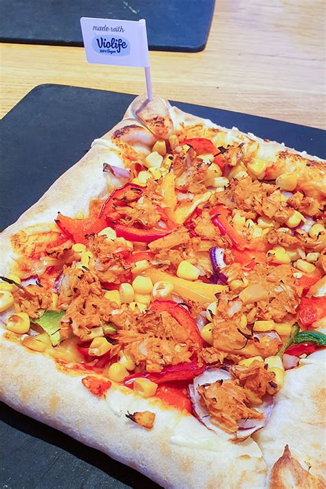 The New Pizza Hut Vegan Stuffed Crust Pizza The Flexitarian