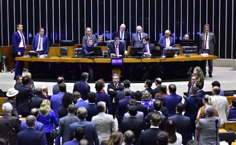 C Mara Aprova Tr S Projetos E Adia Vota O De Taxa O De Offshores E De