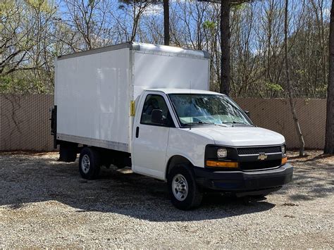 2016 Chevrolet Express 3500 12 Ft Box Truck 6 Speed Automatic Roll