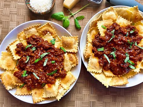 Toasted Ravioli Bolognese