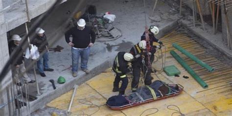 Muere Un Trabajador De A Os Tras Caer De Un Andamio De Cinco Metros