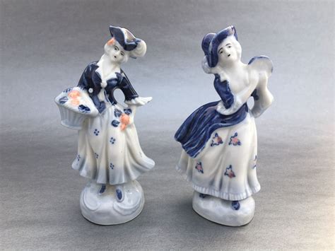 Occupied Japan Figurine Colonial Style Classic Blue And White Basket Of Flowers Tambourine