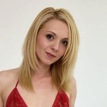 Julia Glamour Babe Page Watch This Pornstar On FreeOnes