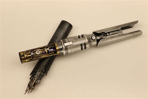 RO-LIGHTSABERS: Falle Order Cal Kestis Lightsaber