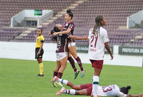 Guerreiras Gren S Vencem O Fluminense E Colocam O Time Na Zona De