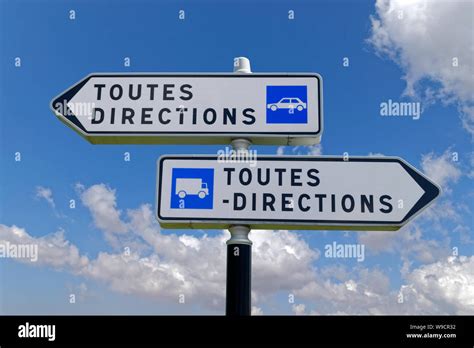 Toutes directions sign hi-res stock photography and images - Alamy