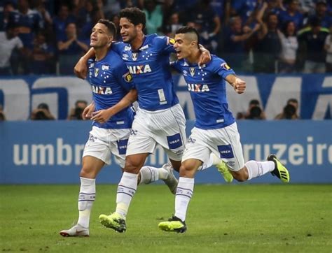 F Bio Pega P Naltis Cruzeiro Bate Santos E Chega Semi Da Copa Do