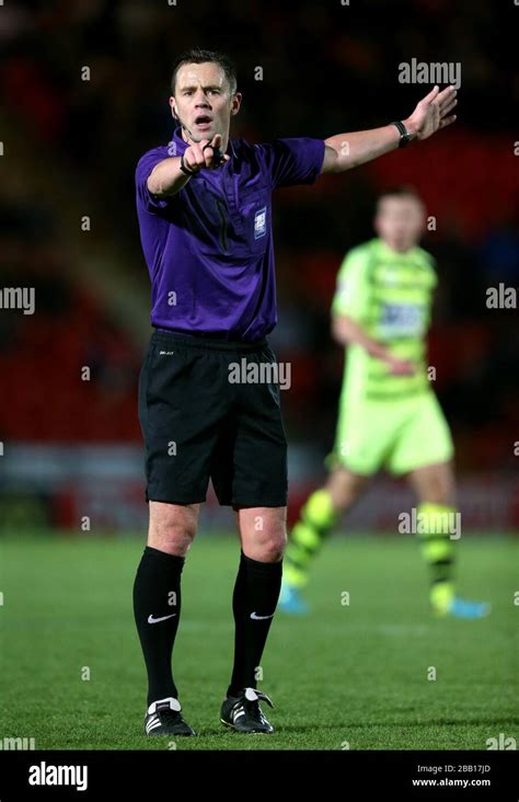 Stuart Attwell, referee Stock Photo - Alamy