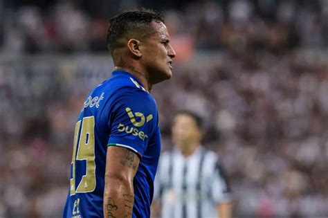 Cruzeiro Tem De Volta Jogador Que Pode Se Tornar Maior Artilheiro Da D Cada