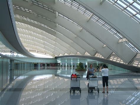 File:VM Beijing Airport - hallways 4350.jpg - Wikipedia