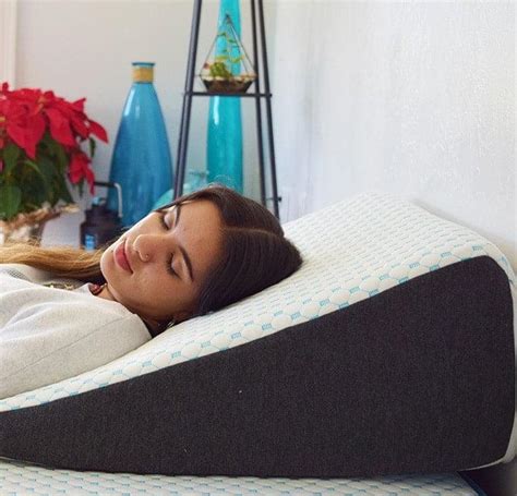 Using A Wedge Pillow Helps Sleeping Apnea, Snoring and Heartburn – Coldest