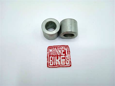 SEPARADOR IZQUIERDO RUEDA TRASERA MB SM TR Monkey Bikes