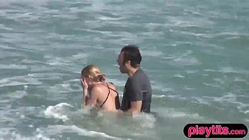 Un viaje a la playa de termina en una orgía de sexo grupal en un motel XVIDEOS