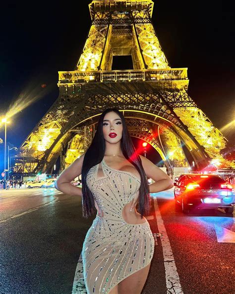 OnlyFans: La aficionada de Tigres que se quitó su playera en el estadio 