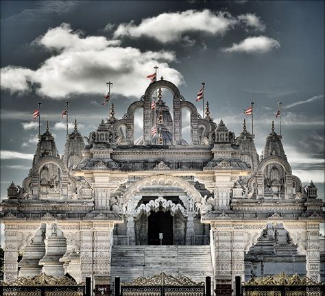 BAPS Shri Swaminarayan Mandir, Neasden, London | Indian temple ...