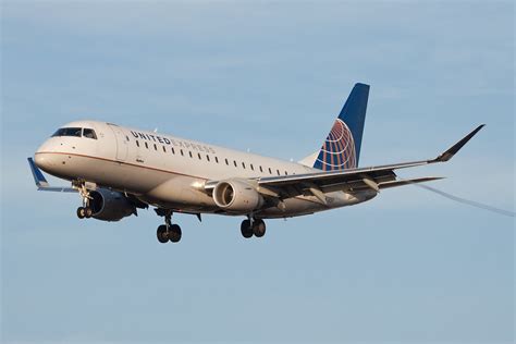 United Express Skywest Airlines Embraer Erj 175 N110sy Flickr