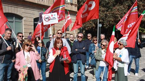 Ddl Sicurezza Mobilitazione Di Cgil E Uil Davanti Alla Prefettura Si