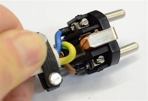 Stecker Aufbringen Der Elektriker