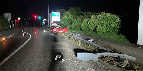 Staufen AG Ennetbaden AG Besoffener Autofahrer Rammt Lampe