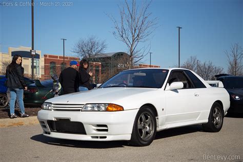 White R Nissan Skyline Benlevy