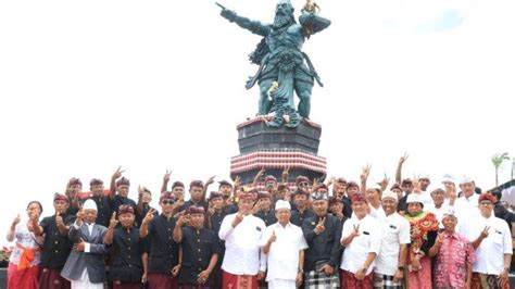 Gubernur Wayan Koster Resmikan Monumen Anglurah Panji Sakti Tribun