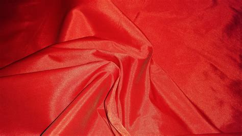 Red Plain Taffeta Fabric Use Wallcoverings At 60 Meter In Surat