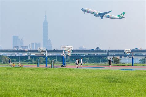 MRT SONGSHAN AIRPORT - Taiwan Everything