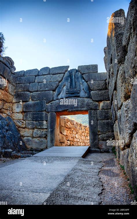 La Famosa Puerta De Los Leones La Entrada Principal De La Ciudadela En