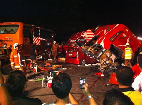 Gambar Gambar Kemalangan Bas Ekspress 101010 Dan Keterangan Saksi