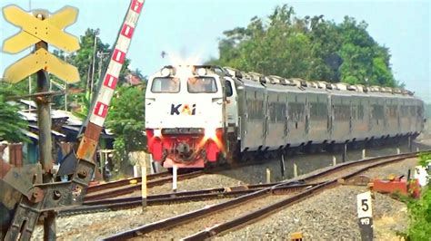 Hunting Tiga Kereta Api Ngebut Di Palang Perlintasan JPL 169 Pemalang