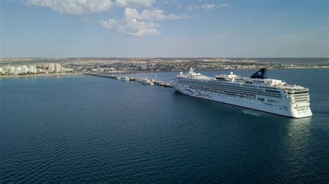 Puerto Madryn Un nuevo crucero amarró en el muelle Luis Piedra Buena