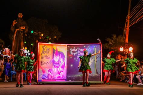 Tradicional Desfile De Natal Brilha Machadinho Encantou Moradores E