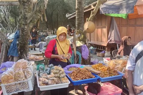 Nikmatnya Kuliner Istimewa Di Pantai Parangtritis Kripik Udang Undur