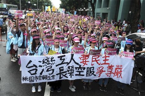 「記憶．抵抗—中國六四事件30週年紀念晚會」4日晚間在台北自由廣場舉行，許多關注當年六四事件的民眾出席參與。 新聞 Rti 中央廣播電臺