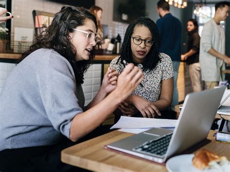 Heres Exactly How To Tell If You Need A Financial Advisor A Robot Or