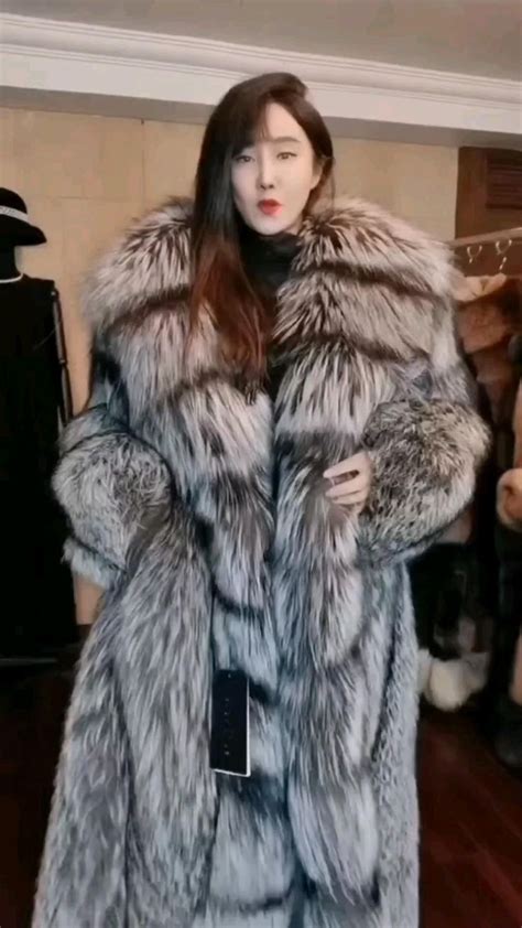 Pin By John Dennis On Furs Fox Fur Coat Fur Coat Fur Clip