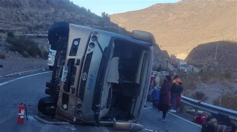 Dos Personas Fallecidas Y 28 Heridos Deja Volcamiento De Bus En El