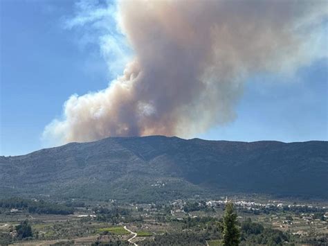 Se Descontrola Un Incendio Forestal En T Rbena Y Se Activa La Ume