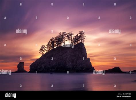 Sea Stack Sunset Hi Res Stock Photography And Images Alamy