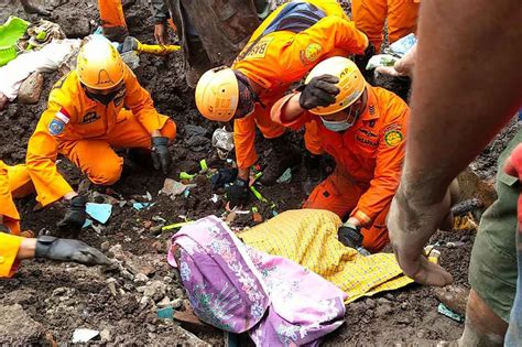 Korban Meninggal Bencana Alam Di Ntt Jadi 68 Orang