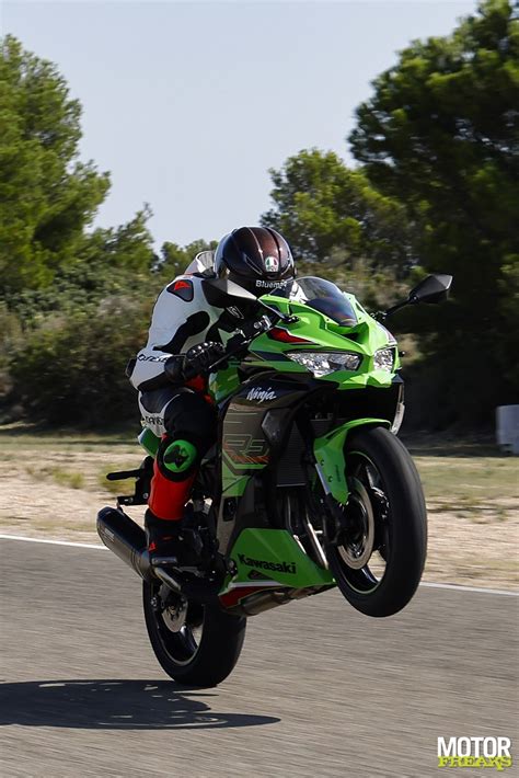 Motorfreaks Test Kawasaki Ninja Zx Rr Toeren Screamer