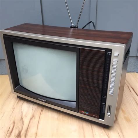 VINTAGE 19 SONY Trinitron Woodgrain Color TV KV 1915 Gaming Works