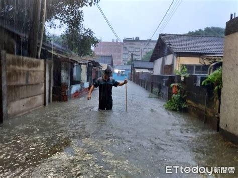 員林暴雨慘況曝！滯洪池快潰堤籃球場只剩籃板 11人急撤離 Ettoday社會新聞 Ettoday新聞雲