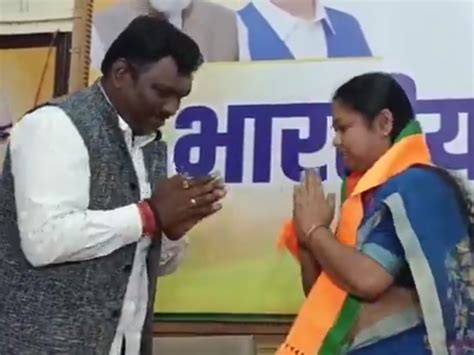 Congress Mp Geeta Koda Joins Bjp कांग्रेस सांसद गीता कोड़ा बीजेपी में शामिल बोलीं उनके पास ना