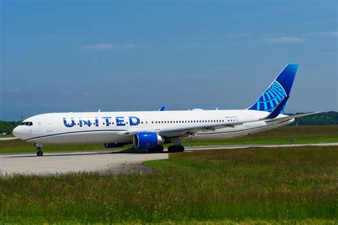 N672UA BOEING 767 322 ER B763 C N 30027 I N 777 UNITED A Flickr